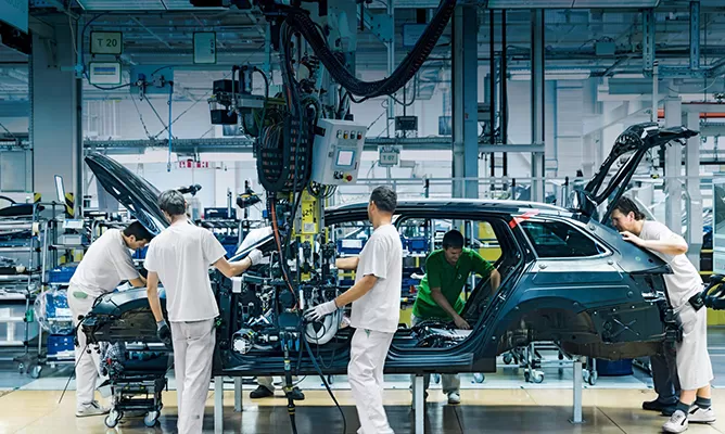 Automobil